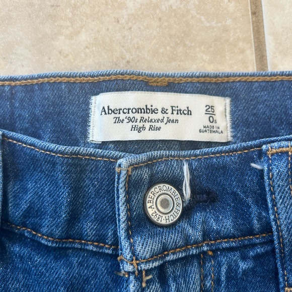 High Rise 90s Relaxed Jean - Picture 5 of 8